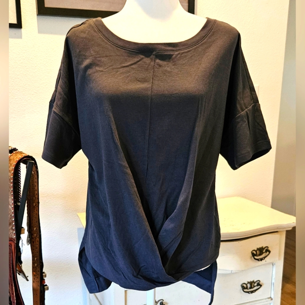 NWT'S- b NEW YORK - Charcoal Tunic Style Top w/crew neck - Drop Tail Hem- size L